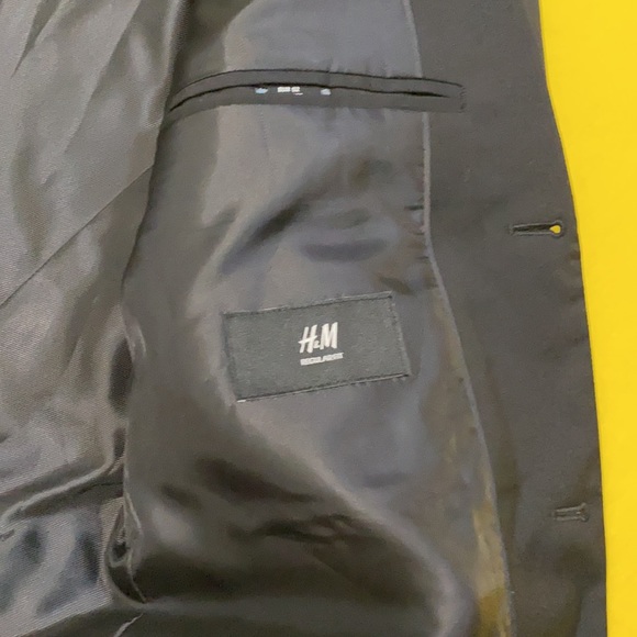 H&M men’s black blazer - Picture 3 of 9